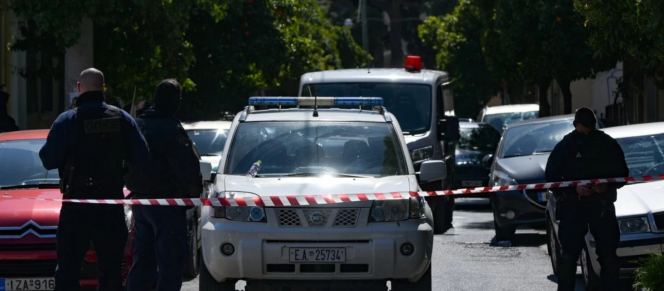 Επιχείρηση Αντιτρομοκρατικής στο Κουκάκι: Στο «κόκκινο» οι έρευνες - Αναζητούνται συνεργοί και νέα γιάφκα (βίντεο)